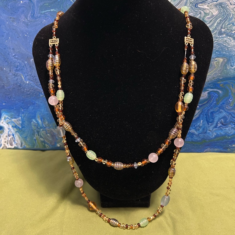 Chic Beaded Necklace with Gold and Pink Accents